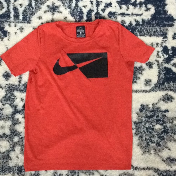 Boys Medium youth 8 Red and black nike tee - Picture 1 of 1